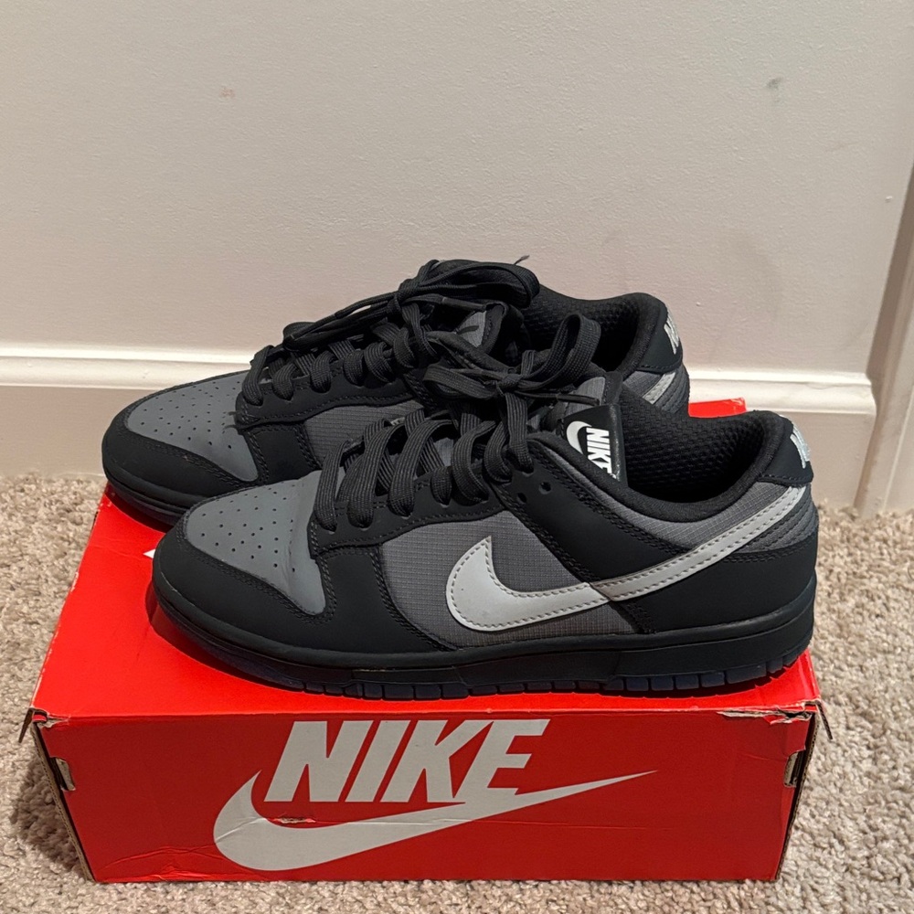 Nike Men's Black and Gray Sneakers